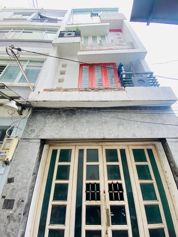 Nhà 5 tầng Nguyễn Trọng Tuyển, Tân Bình, 65m² giá 8.25 tỷ - Tiềm năng tăng giá mạnh!