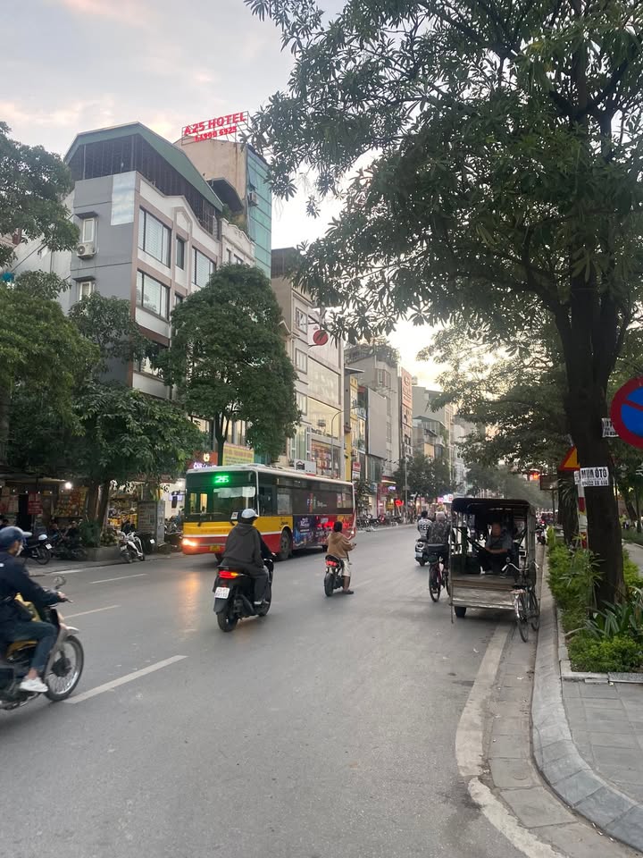 Nhà mặt phố kinh doanh 34m² giá 16 tỷ - Đối diện công viên Võ Thị Sáu!