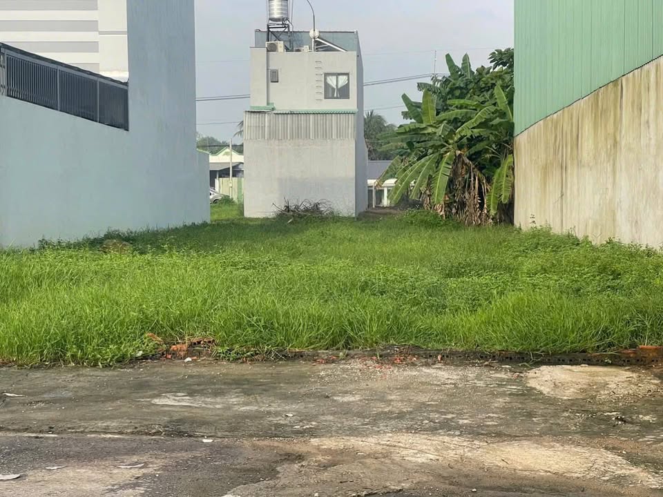 Đất thổ cư 180m² xã Củ Chi, TP.HCM giá 2.35 tỷ - Sổ hồng riêng, sang tên ngay!