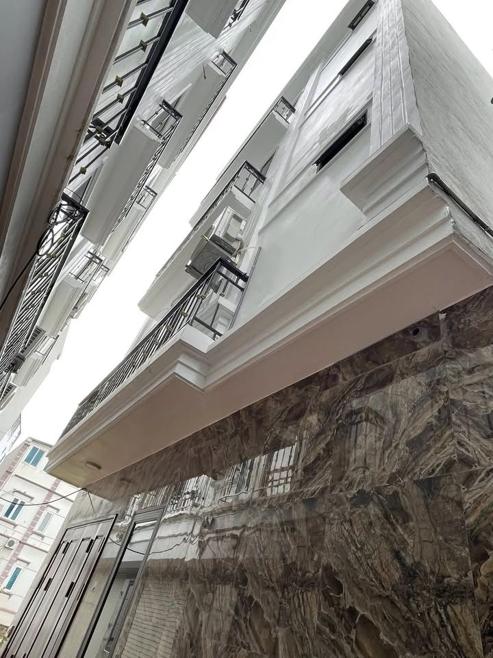 Nhà phố Đan Phượng 34m² giá 4.7 tỷ - Ô tô tránh, vị trí đắc địa!