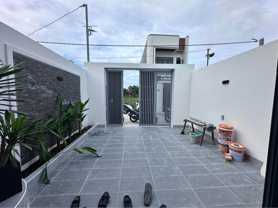 Nhà cấp 4 Phong Nẫm 100m² giá 1.7 tỷ - Thiết kế hiện đại, sổ hồng chính chủ!