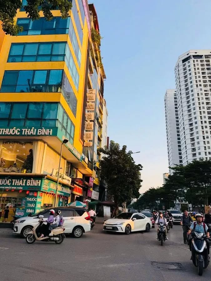 Nhà mặt phố Yên Hòa, Cầu Giấy 55.5m² giá 36 tỷ - Kinh doanh đỉnh, ô tô đỗ cửa!