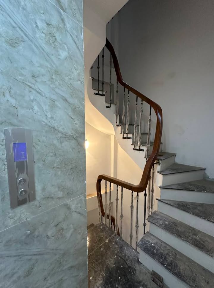 Nhà đẹp 6 tầng đường Xuân La Tây Hồ 38m² giá 10 tỷ - Thang máy tiện nghi