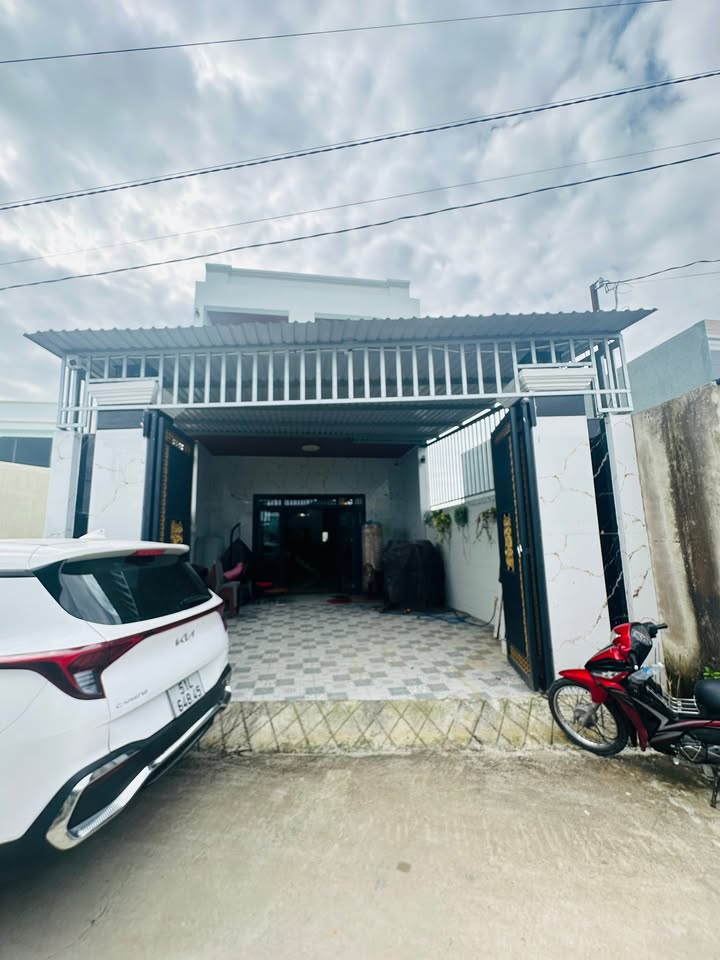 Nhà phố Đức Hòa Hạ 162m² giá 3.2 tỷ - Thiết kế hiện đại, gần chợ