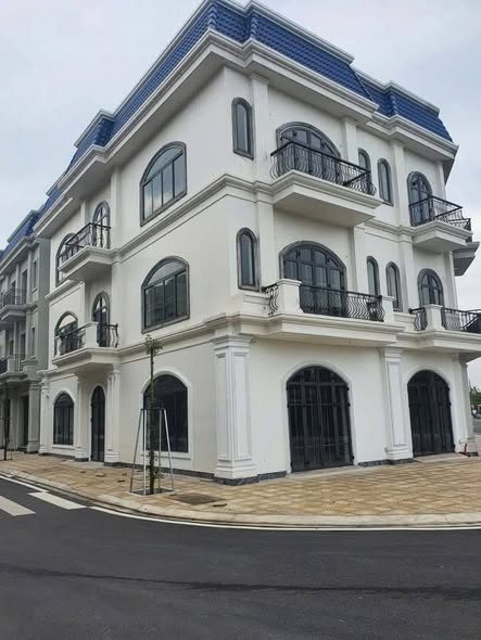 Nhà phố Hưng Định, Thuận An 78m² giá 5 tỷ - Thiết kế sang trọng, đầy đủ tiện nghi!