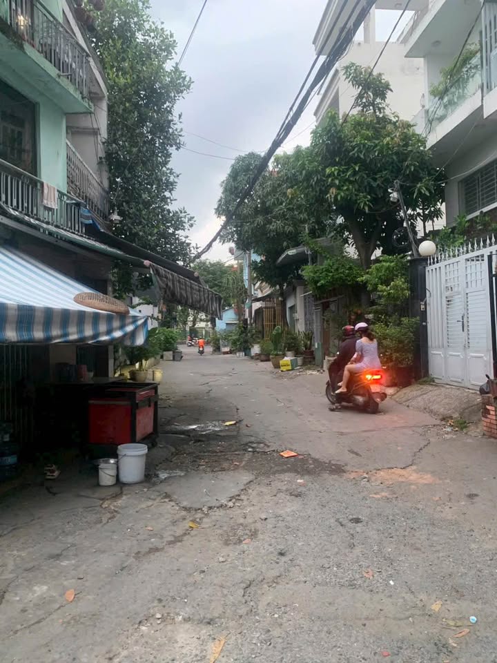 Nhà hẻm 10m phường 11 Quận 6, diện tích 44m² giá 6.3 tỷ - Khu vực dân trí cao!