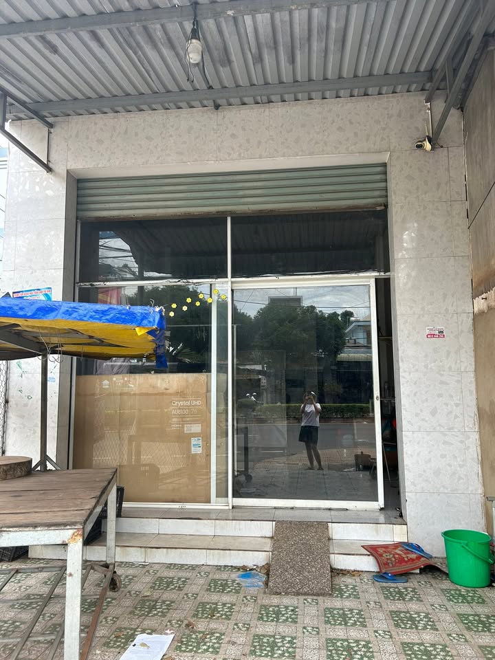 Nhà nguyên căn lô góc đường Phú Riềng Đỏ, 50m đến giày da Thái Bình - Giá 4 triệu/tháng