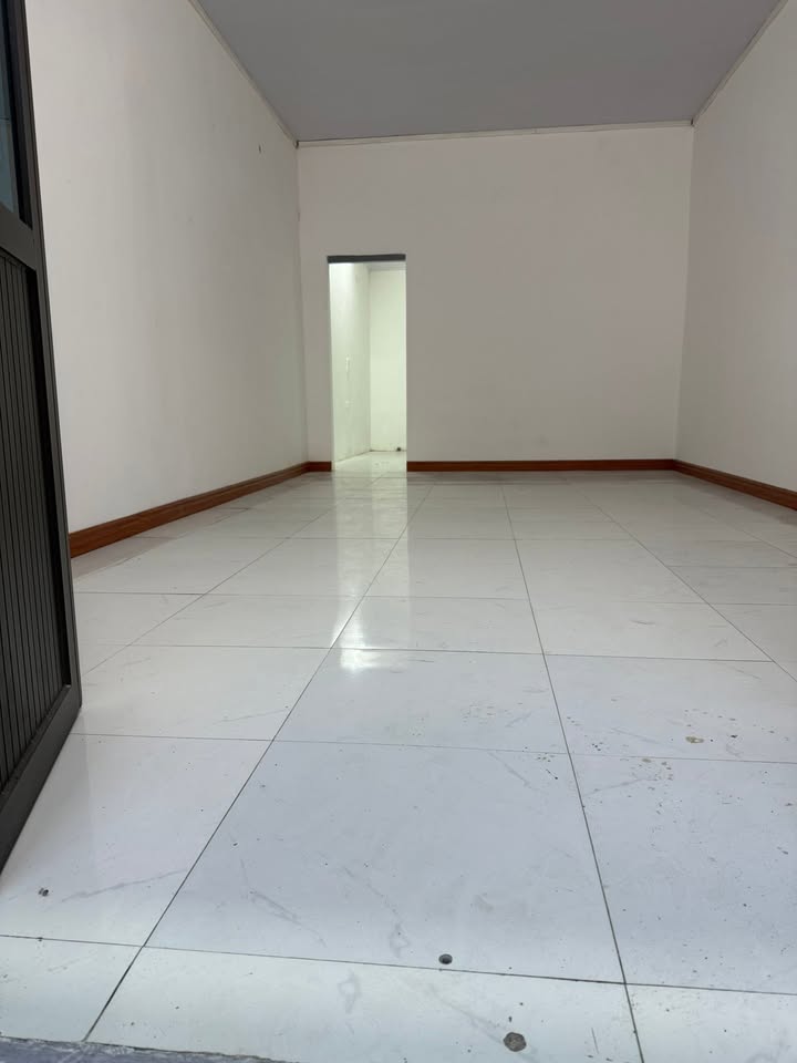 Nhà cấp 4 Thúy Lĩnh, Lĩnh Nam 42m² giá 2.2 tỷ - Ô tô đỗ cửa, vị trí thuận lợi!