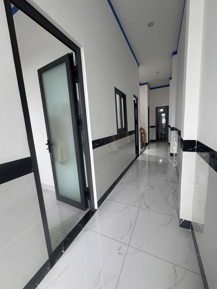 Nhà trệt 2 lầu Dĩ An 100m² giá 6.5 tỷ - Gần trường C2, vị trí đắc địa!