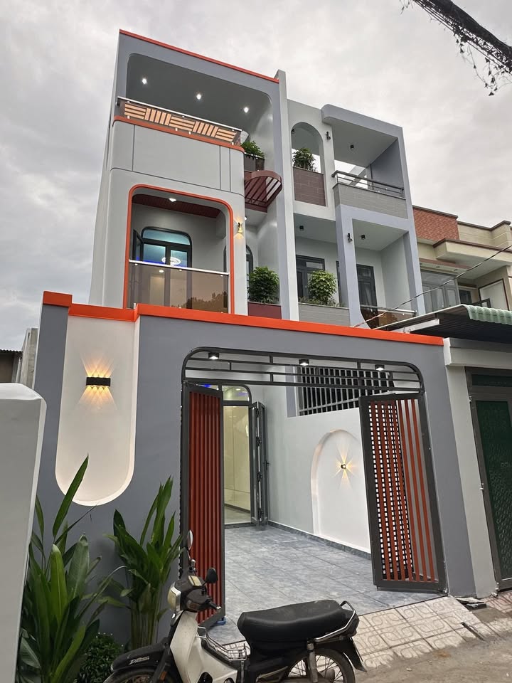 Nhà phố Tân Hạnh, Dĩ An 134m² giá 3.75 tỷ - Thiết kế hiện đại, sân vườn thoáng mát!