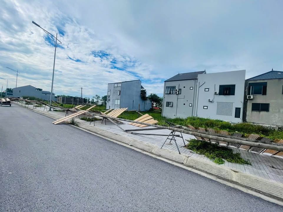 Đất Thạch Hưng, Hà Tĩnh 160m² giá 4 tỷ - Sổ đỏ chính chủ, tiện ích đầy đủ!