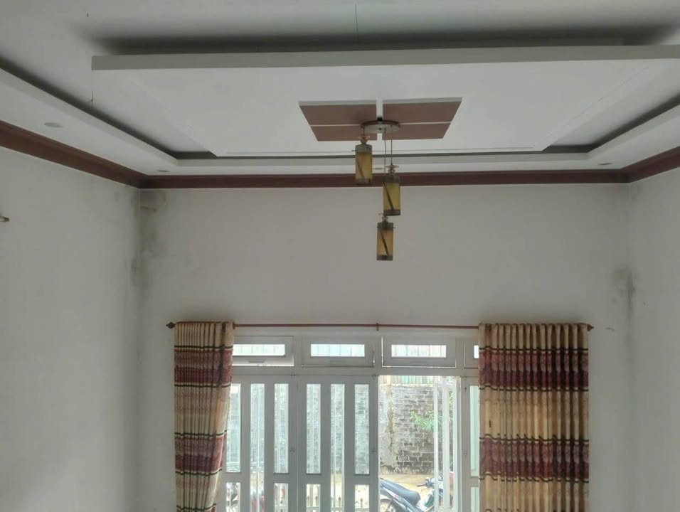 Nhà phố 91m² tại đường Lam Sơn, Bảo Lộc - Giá chỉ 2.5 tỷ, sẵn sàng vào ở!