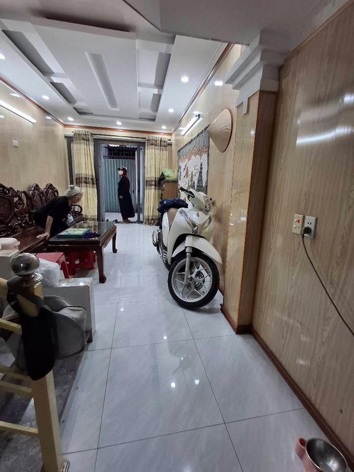 Nhà 2,5 tầng ngõ cây xăng Việt Hùng, An Dương 30m² giá chỉ 1.25 tỷ - Tiện ích đầy đủ!