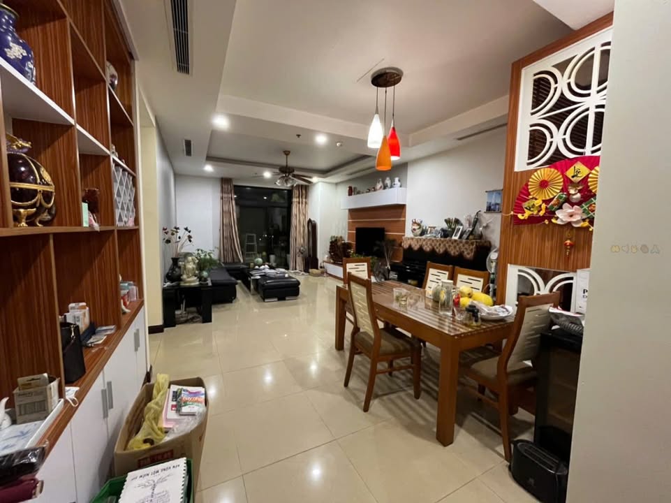 Căn hộ góc 3PN Royal City 136m² giá 20-30 triệu - Full nội thất, sẵn sàng vào ở!