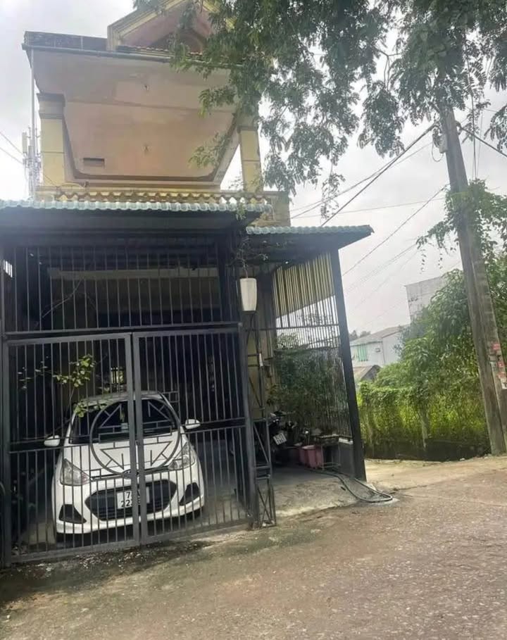 Nhà 2 tầng góc 2 mặt tiền Đặng Thái Thân, Đông Hà, 84.6m² - Giá chỉ 1.6 tỷ!