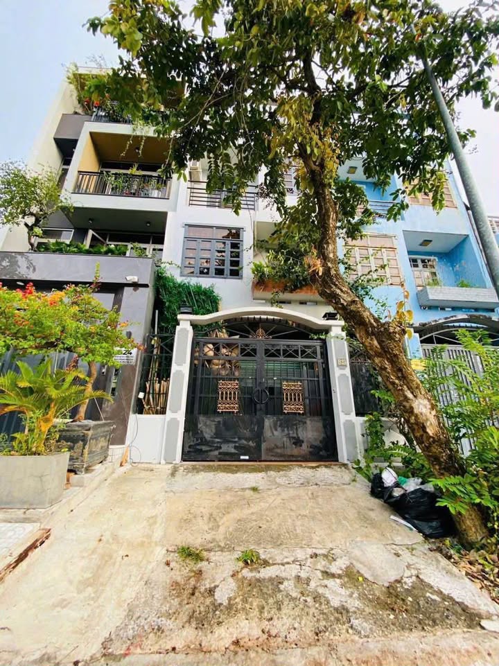 Nhà phố chính chủ đường D4, Phú Mỹ, Quận 7, 90m² giá 11.5 tỷ - Sổ hồng riêng, đầy đủ tiện ích!