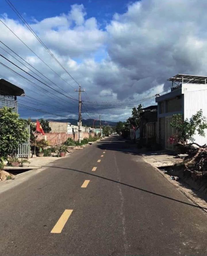 Đất thổ cư mặt tiền đường nhựa thôn 9 Đăk Cấm 200m² chỉ 800 triệu - Đầu tư sinh lời!