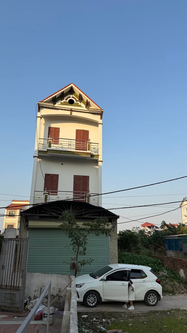 Bán nhà 3 tầng Quang Minh Mê Linh 100m² giá 3 tỷ - Ô tô vào tận nơi!