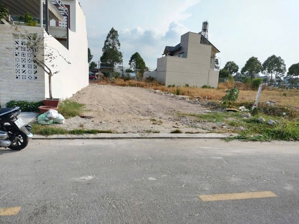 Đất nền khu Vincom P3 Tây Ninh 267m² giá 6 tỷ - Kinh doanh tốt, vị trí đắc địa!