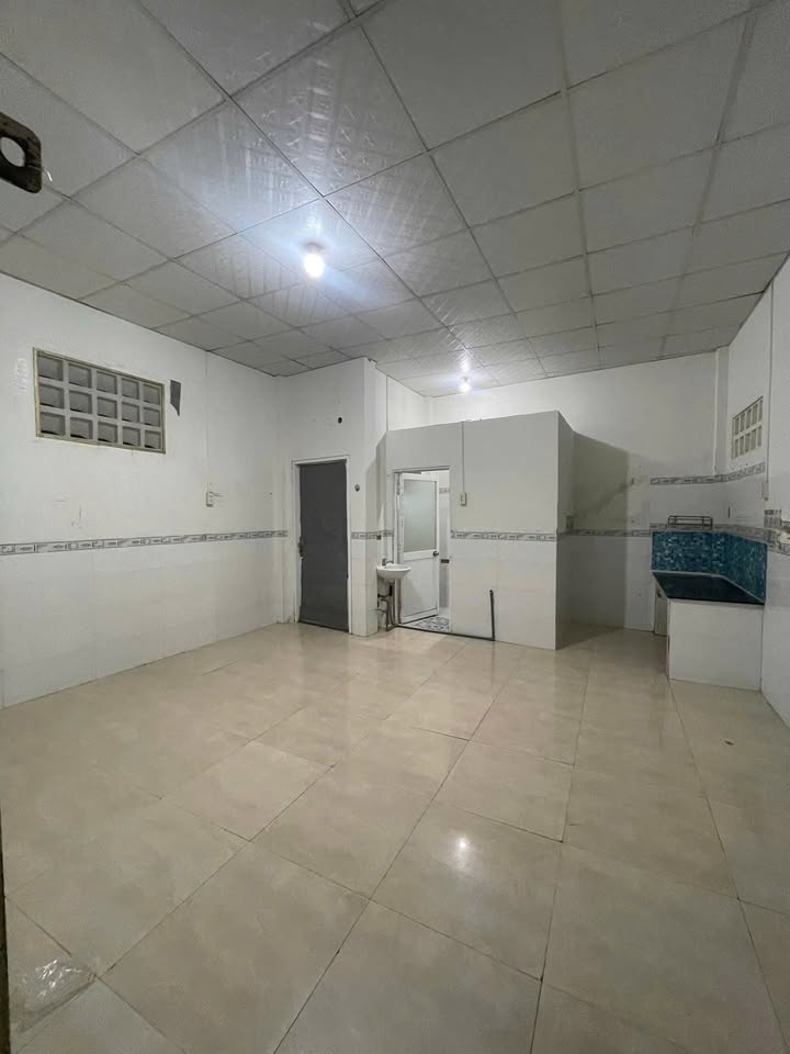 Cho thuê phòng trọ Hẻm Hùng Vương, Phan Thiết 50m² - Không gian thoáng đãng, giá chỉ 1.6 triệu!