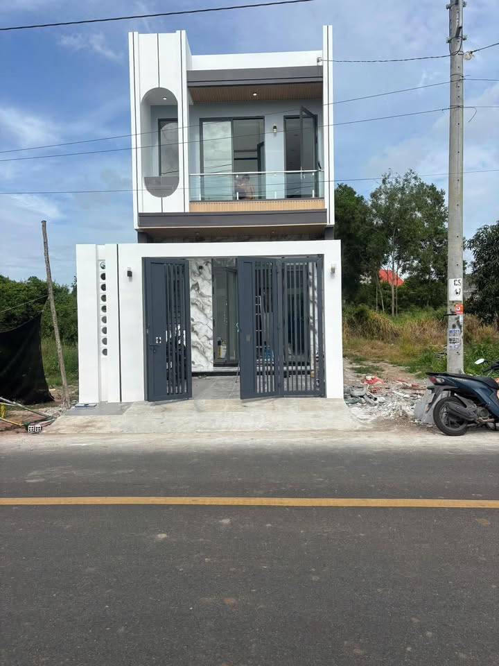 Nhà đẹp Đất Đỏ 94m² giá 2.39 tỷ - Mới xây, sổ đỏ chính chủ!