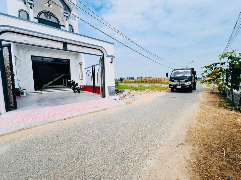 Nhà mái thái mới hoàn thiện tại xã Mỹ Lộc, 134m² giá 2.95 tỷ - Vào ở ngay!