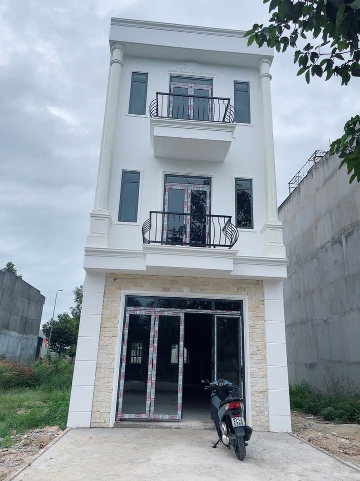 Nhà Thô Cho Thuê KCN Nam Tân Uyên 100m² - Thiết Kế Tùy Ý, Giá Thoả Thuận!