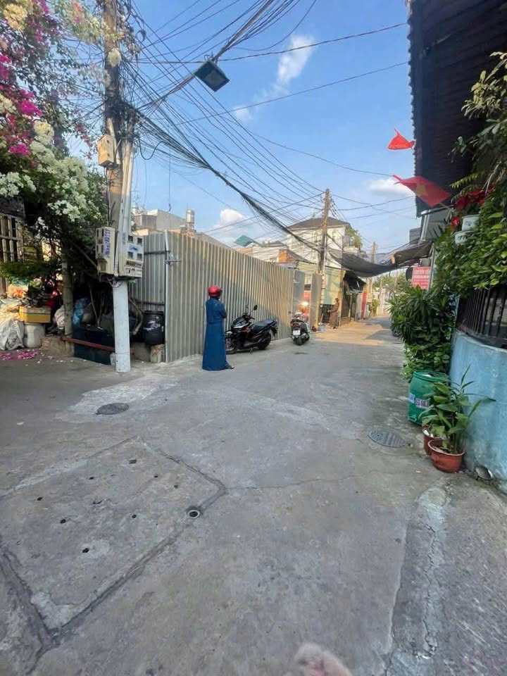 Đất nền đường Nguyễn Đức Thiệu Dĩ An 112.2m² - Vị trí thuận lợi gần trung tâm thương mại!