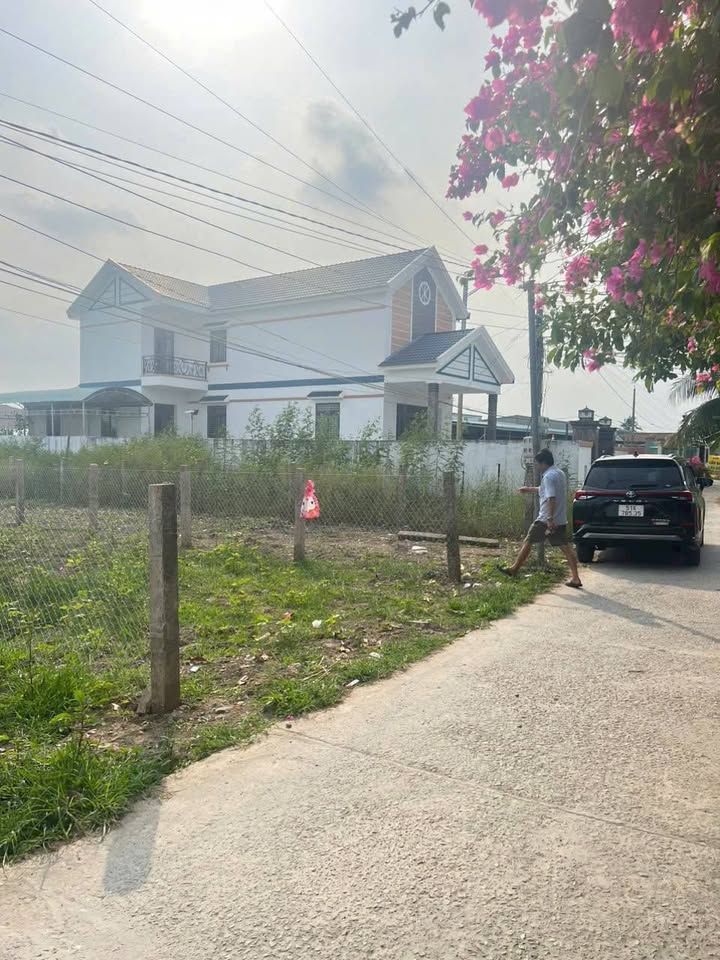 Đất nền 150m² mặt tiền đường Liên Ấp 3, Bến Lức chỉ 900 triệu - Cơ hội đầu tư tuyệt vời!