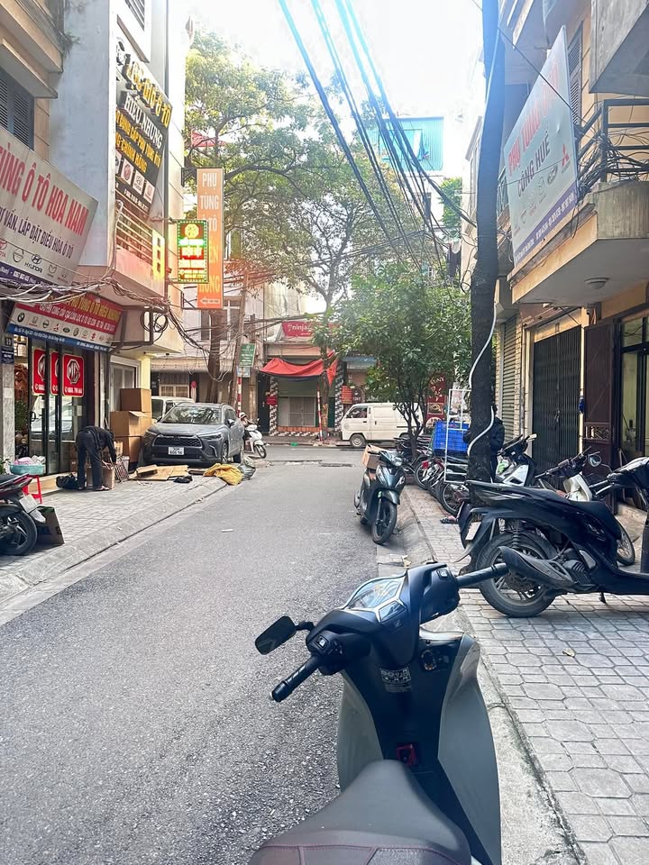 Bán gấp FrontHouse Trần Khát Chân 35m² giá 18 tỷ - Ô tô tránh, kinh doanh sầm uất!