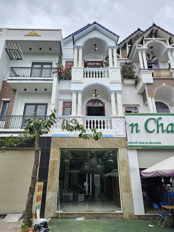 Nhà 1 trệt 2 lầu KDC Đẹp, Bình Chuẩn, 60.4m² giá 4.5 tỷ - Đầy đủ nội thất, sẵn sàng vào ở!