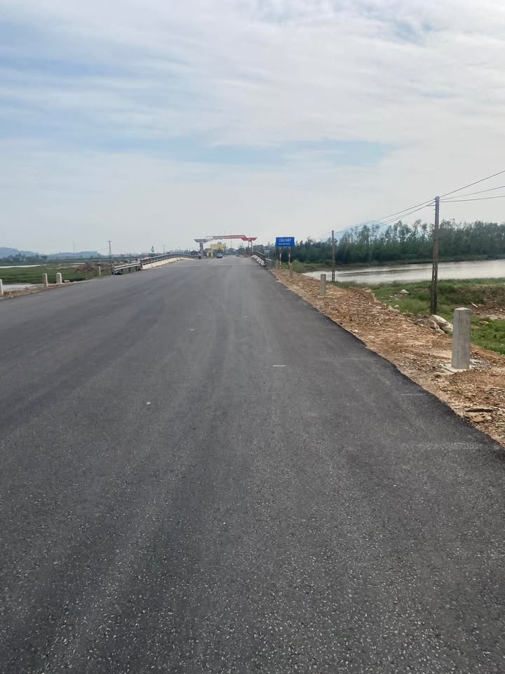 Đất thổ cư 300m² Quốc lộ 8C Cẩm Xuyên - Đối diện VLXD Thái Dũng!