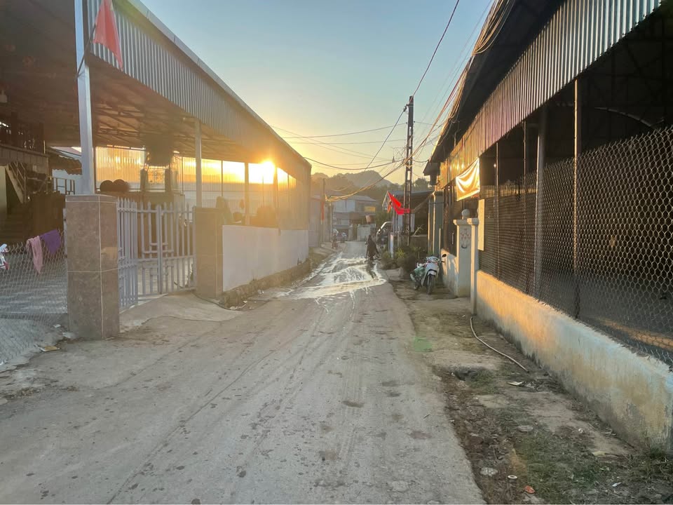 Đất chính chủ 2 mặt tiền Chiềng Sinh 58m² giá chỉ 350 triệu - Cơ hội đầu tư hiếm có!