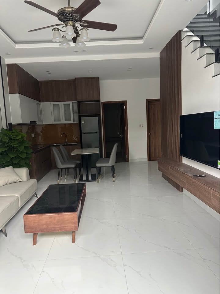 Nhà 2 lầu đường Trần Đình Tri, Đà Nẵng 60m² giá 4.45 tỷ - Vị trí đắc địa gần biển!