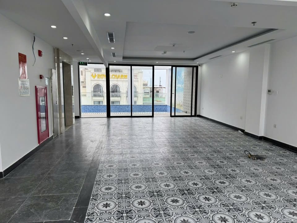 Cho thuê mặt bằng tầng 2 Trần Bạch Đằng, Ngũ Hành Sơn 180m² - Kinh doanh tự do!