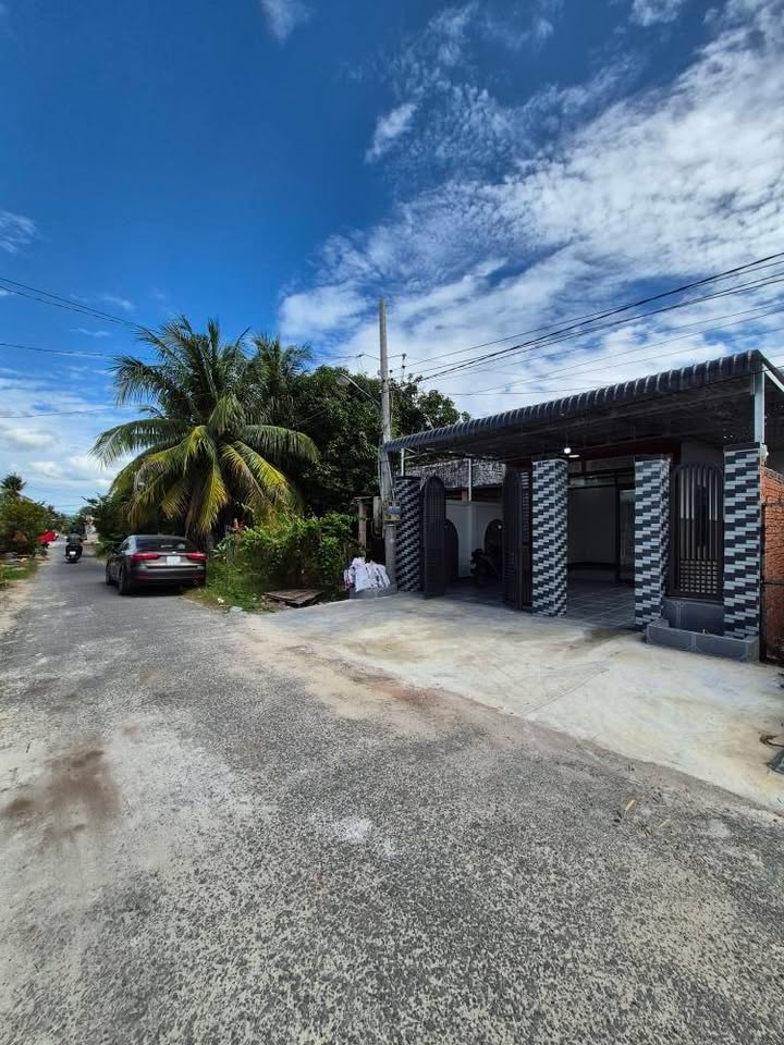 Nhà phố Long Mỹ, Hòa Thành 108m² giá 1.59 tỷ - Vị trí thuận lợi, vào ở ngay!