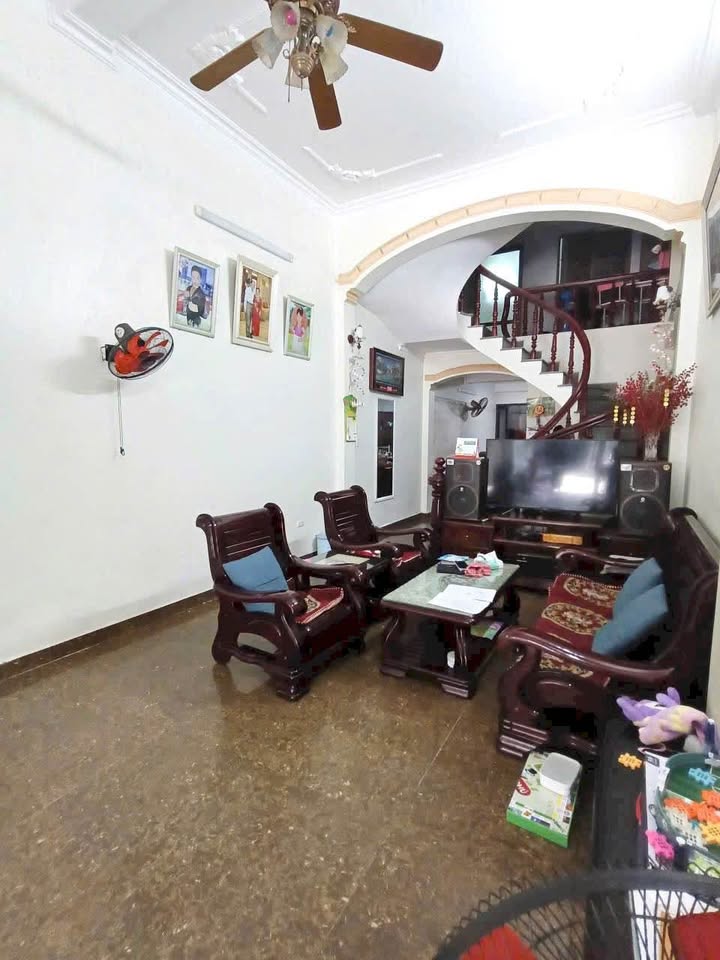 Bán gấp nhà 3 tầng mặt đường Đông Khê, Hải Phòng 84m² - Kinh doanh sầm uất, giá 8 tỷ!