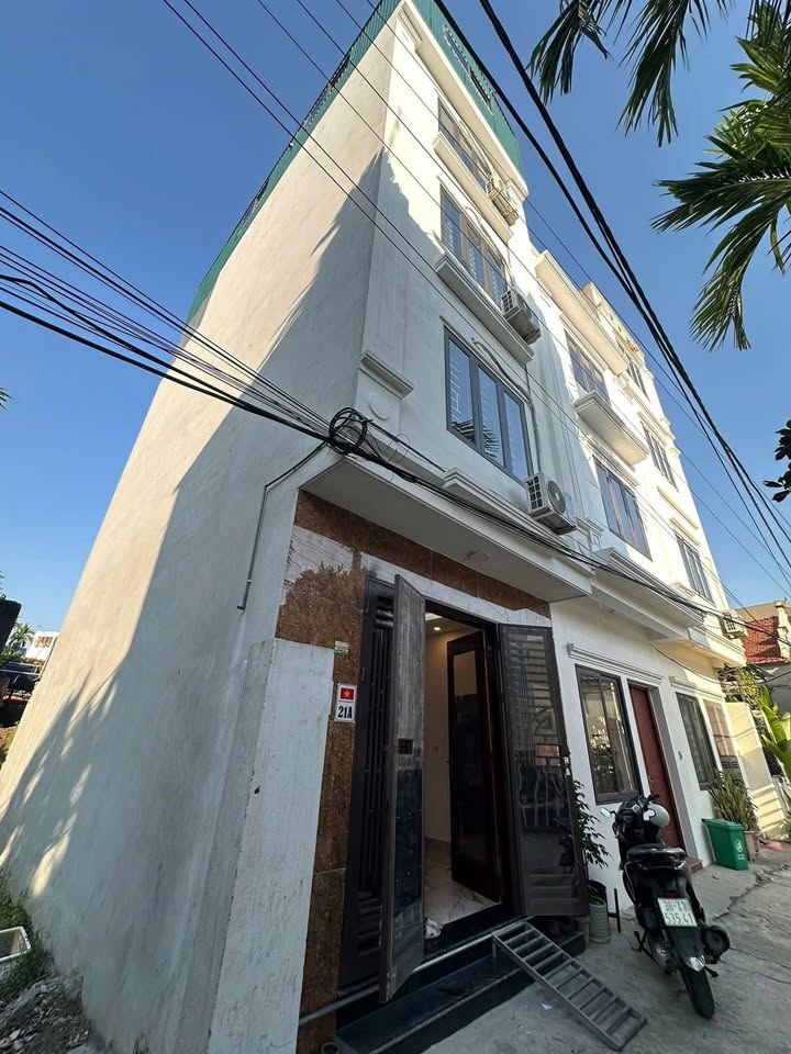 Nhà 4,5 tầng đường Lũng Kinh, Đức Giang, Hoài Đức 42m² giá 6.5 tỷ - Nội thất đầy đủ, ở ngay!