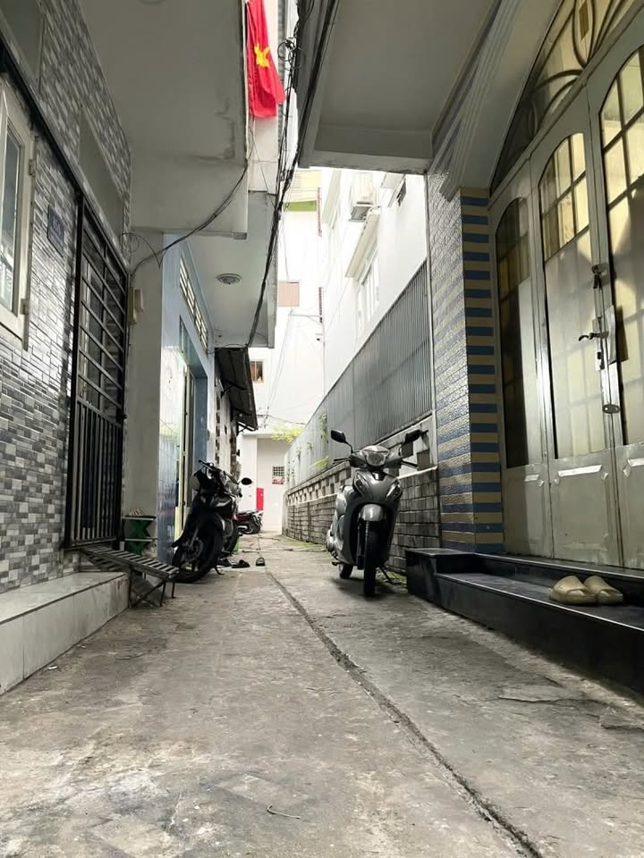 Nhà phố Nguyễn Sơn, Phú Thạnh, 22m² giá 3 tỷ - Sổ hồng đầy đủ, vị trí đắc địa!