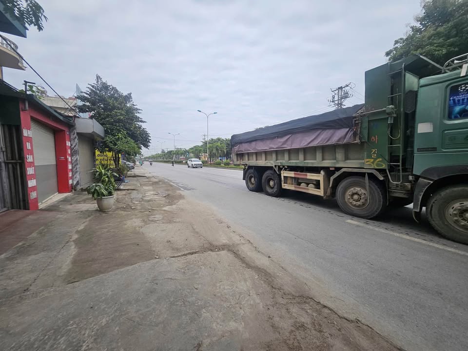 Nhà lô góc đẹp mắt tại Quốc lộ 32, Sơn Tây - Diện tích 80m² giá 5 tỷ - Cơ hội đầu tư tuyệt vời!