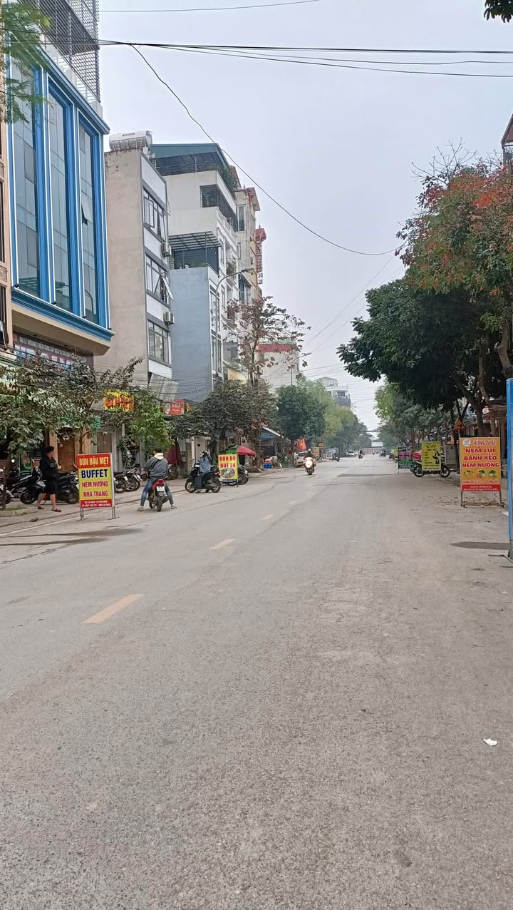 Nhà Phú Diễn 92m² giá thỏa thuận - Kinh doanh sầm uất, thang máy nhập khẩu!