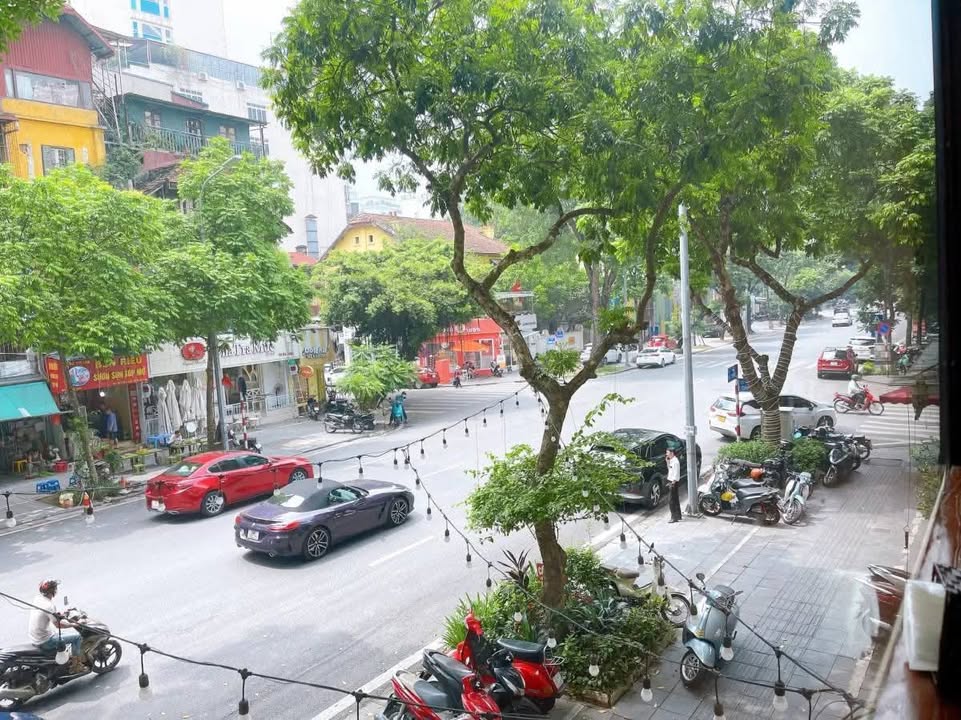 Nhà mặt phố Bà Triệu, Hoàn Kiếm 21m² giá 18 tỷ - Kinh doanh đắc địa!