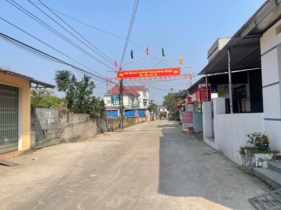 Căn hộ chung cư Tân Yên 100m² giá 600 triệu - Vị trí đẹp, dân cư đông đúc!