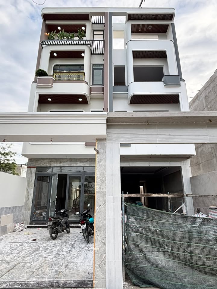 Nhà phố 3 tầng Đông Hòa 117m² giá 7,8 tỷ - Full nội thất cao cấp gần Big C Dĩ An!