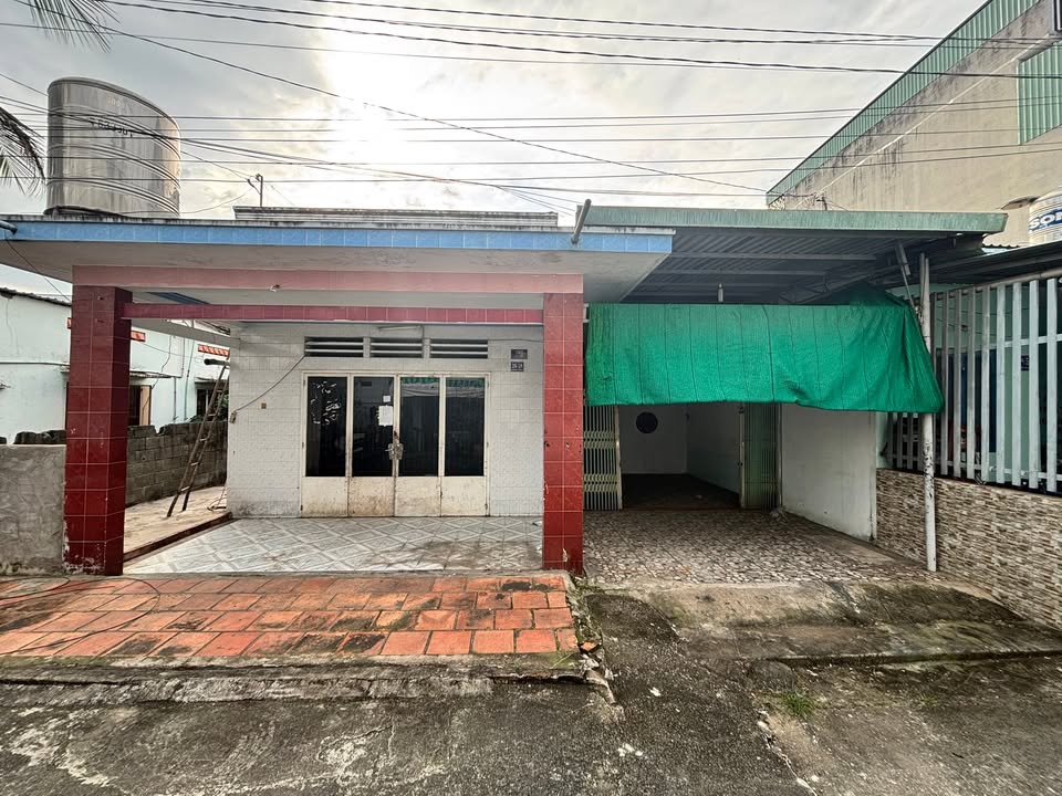 Bán đất Dĩ An 147m² giá 4.8 tỷ - Vị trí đẹp gần chợ Dĩ An!