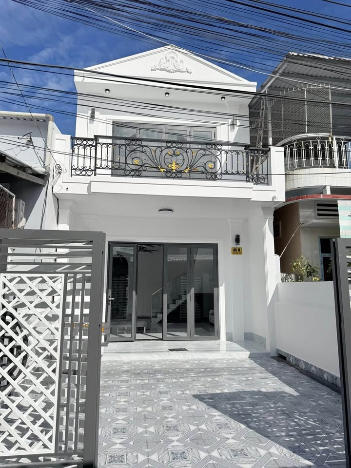 Nhà phố 2 mặt tiền Trần Quốc Toản, Rạch Giá 140m² giá 2.75 tỷ - Tặng full nội thất!