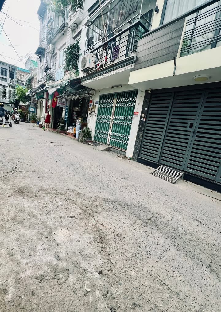 Nhà mặt tiền kinh doanh Huỳnh Tấn Phát, Quận 7 - 4 tầng, 33m² - Pháp lý rõ ràng, giá thỏa thuận!