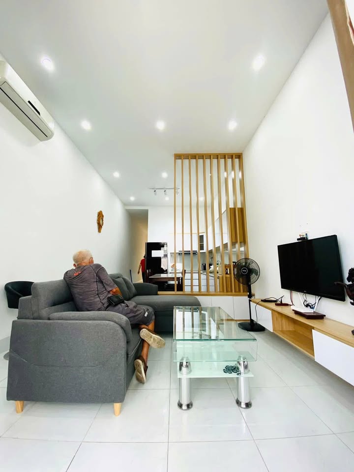 Nhà nguyên căn Cái Khế 80m² giá 10 triệu - Full nội thất, gần trung tâm!