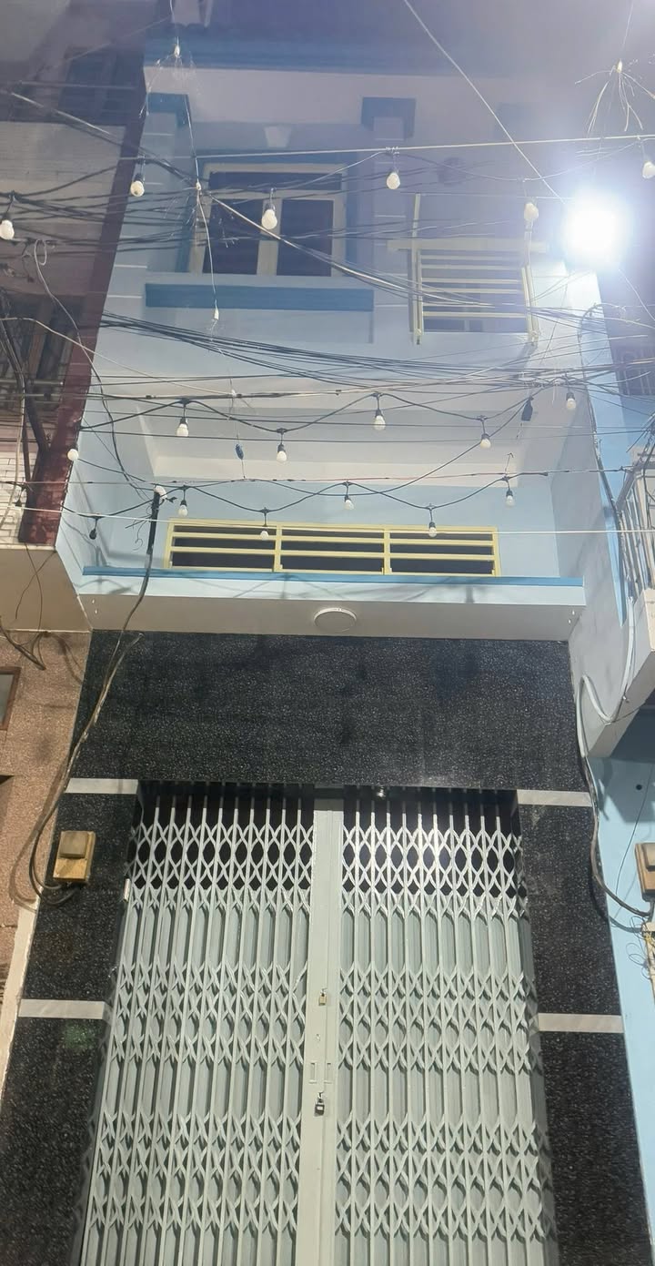 Nhà mặt hẻm rộng 8m tại quận 10, 39m² - Cơ hội hiếm có cho nhà đầu tư!