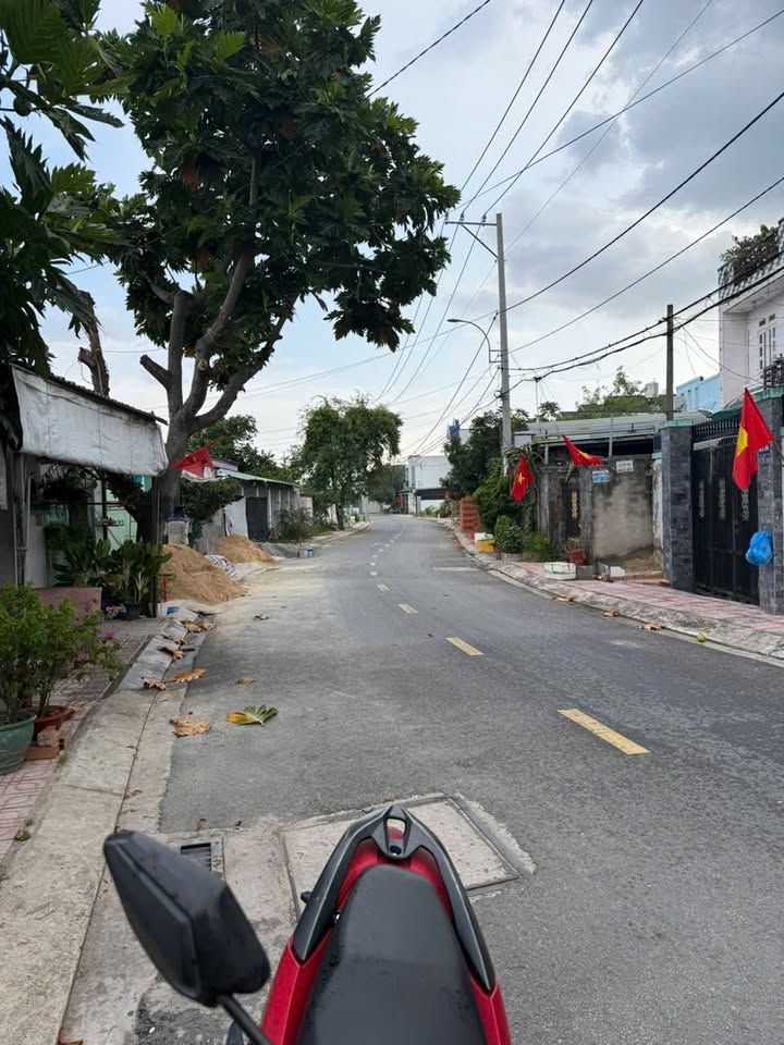 Đất mặt tiền nhựa Tân Hiệp, Hóc Môn 150m² giá 5.1 tỷ - Khu dân cư an ninh, sạch sẽ!